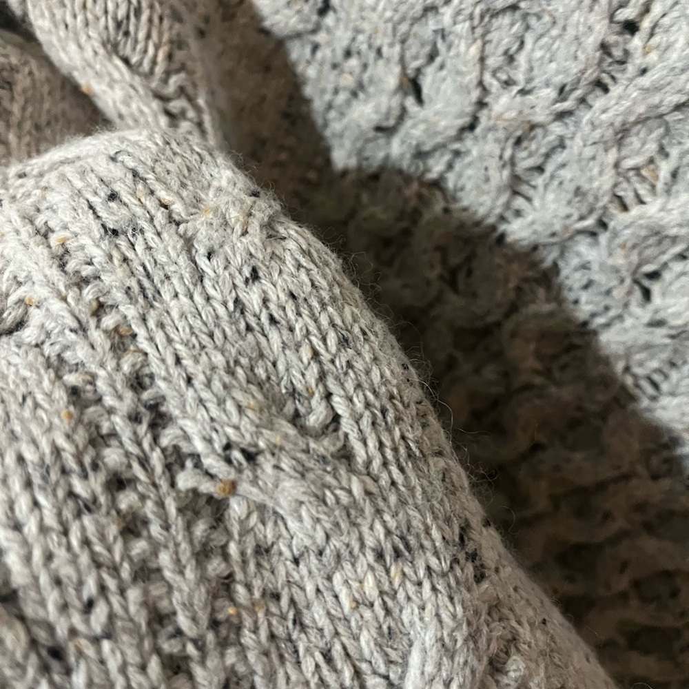 Vintage Women's Cable Knit Sweater - size L gray - Picture 5 of 5